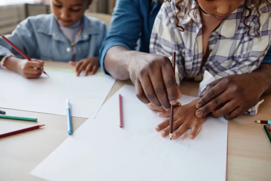 Family drawing and learning together